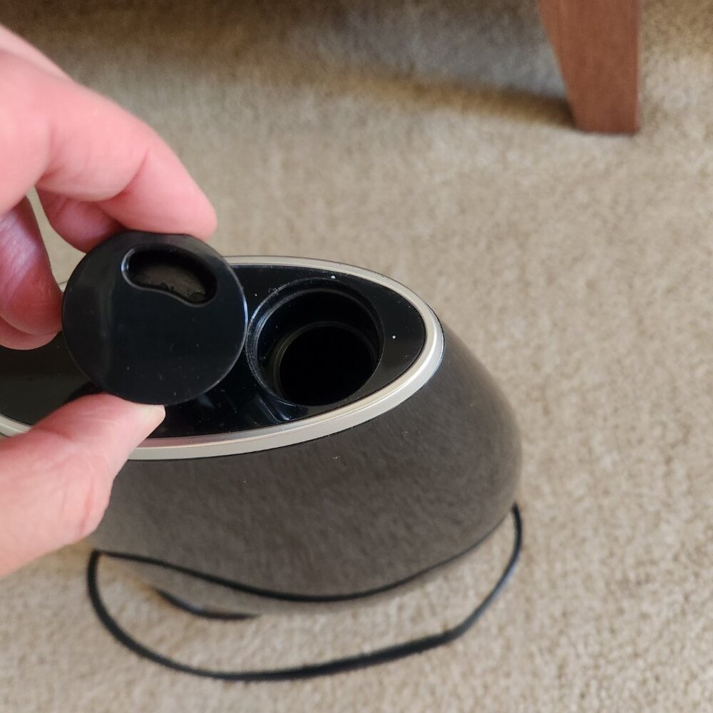 Slim/low profile 1.8L humidifier for bedside or desk--great for allergie… - Picture 3 of 6